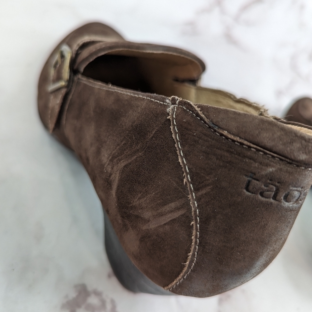 Taos Shoes Womens 10 42 Brown Suede Leather Heels Pumps Troubador Buckle - Picture 6 of 11